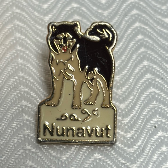 Nunavut enamel lapel/hat collector pin - Picture 1 of 4